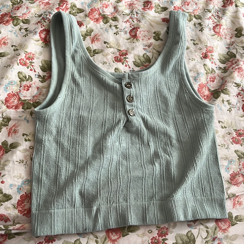Green cropped tank top